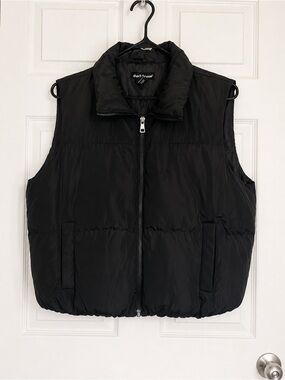 Women’s Charter Club Black Puffer Vest - small